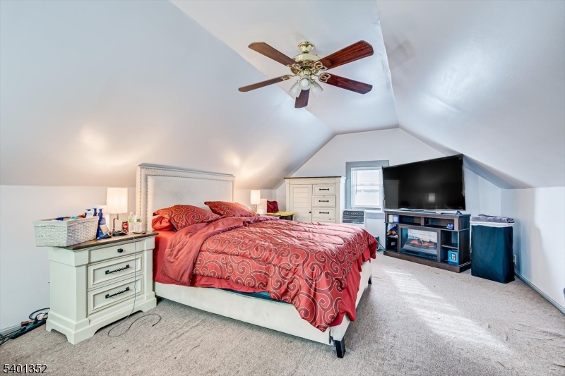 85 Hillcrest Ter