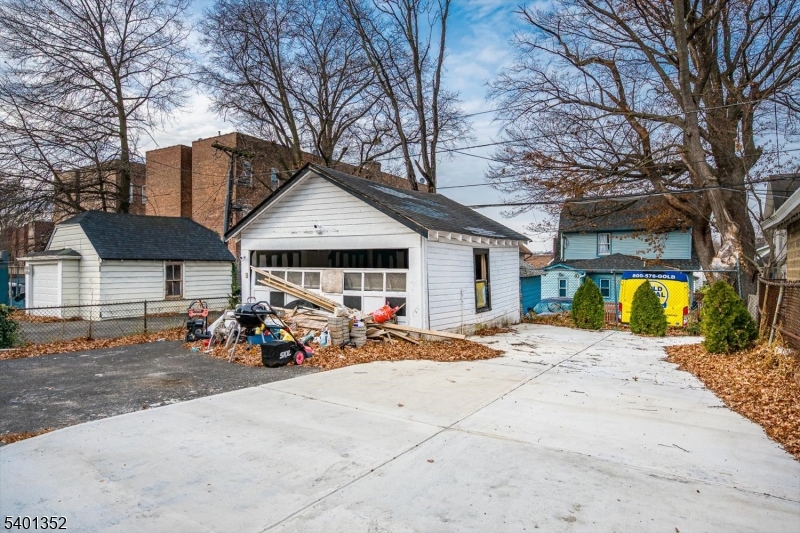 85 Hillcrest Ter