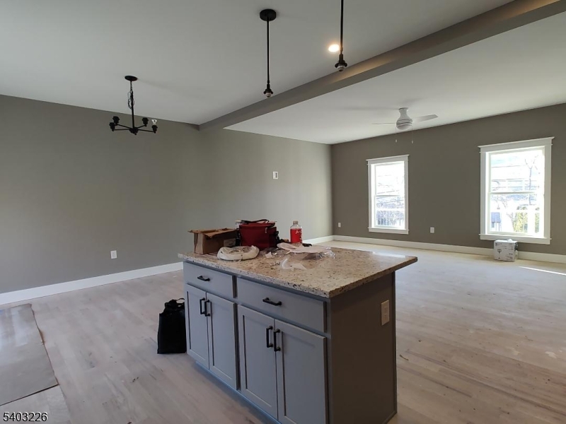 76 Lake Park Ter