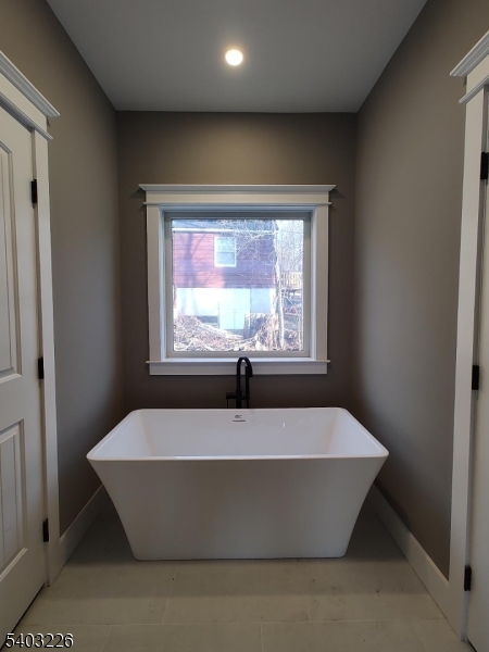 76 Lake Park Ter