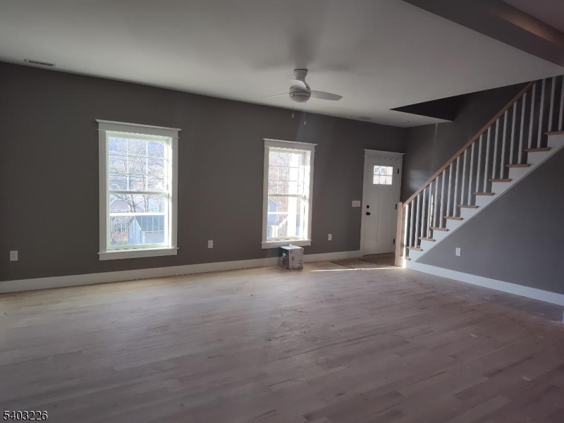 76 Lake Park Ter