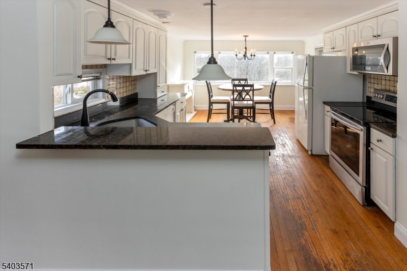 195 W Main St Unit G #G