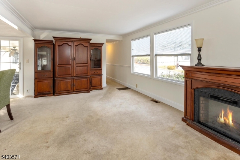 195 W Main St Unit G #G