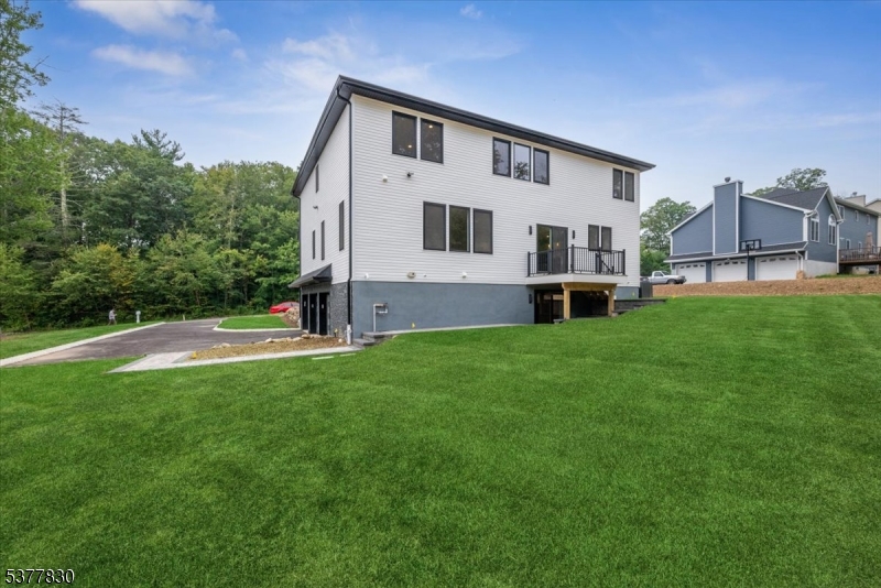 11 Eagles Nest Ter