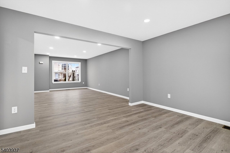 63 Scarlet Dr