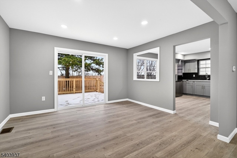 63 Scarlet Dr