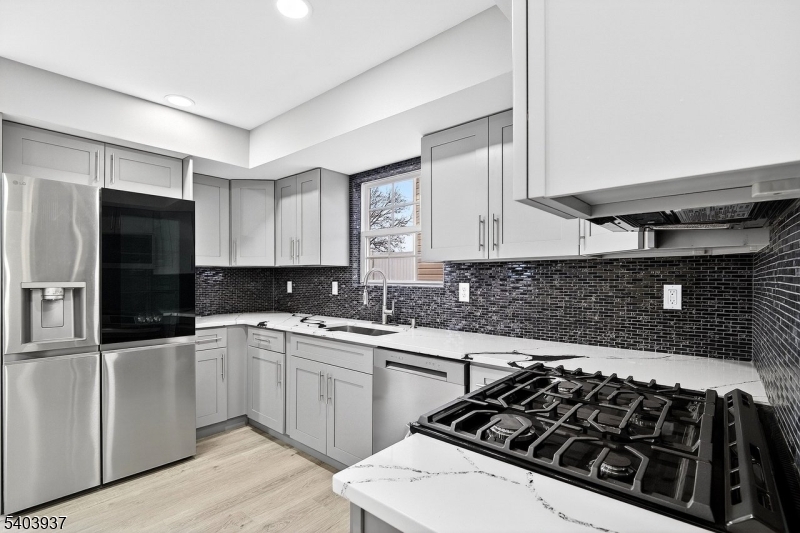 63 Scarlet Dr