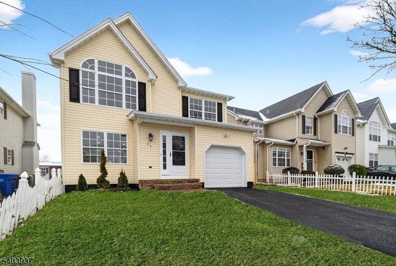 63 Scarlet Dr