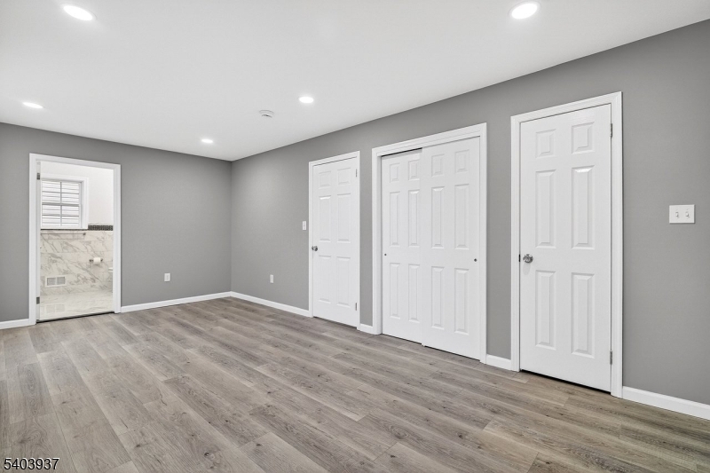 63 Scarlet Dr