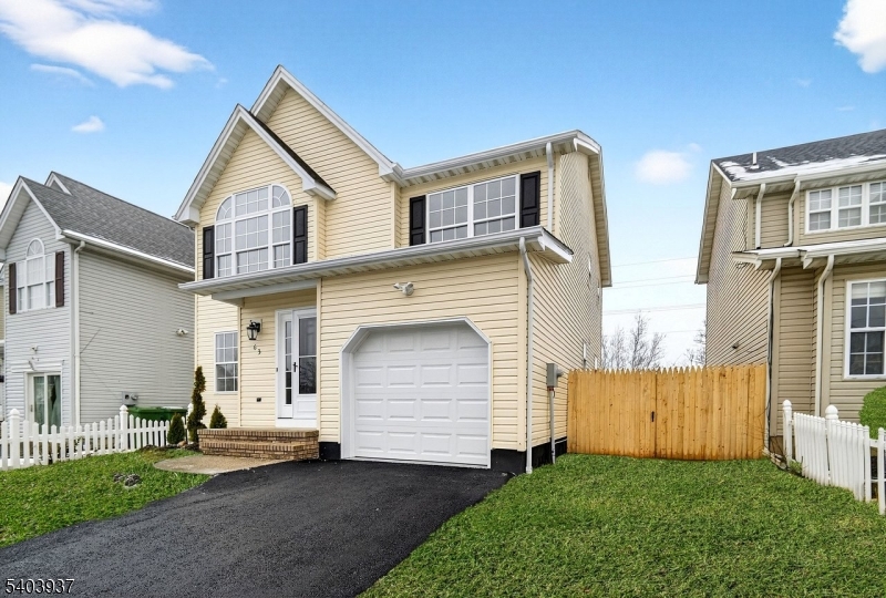 63 Scarlet Dr