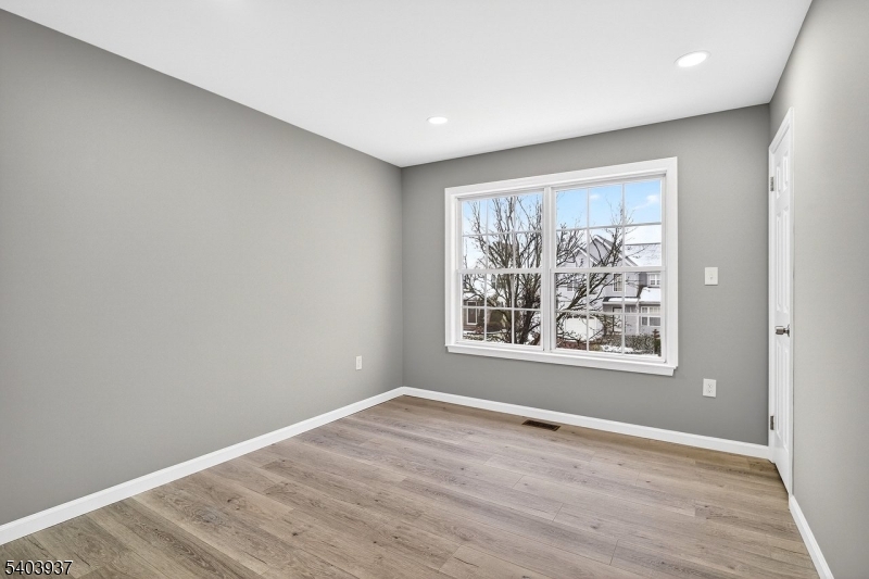 63 Scarlet Dr
