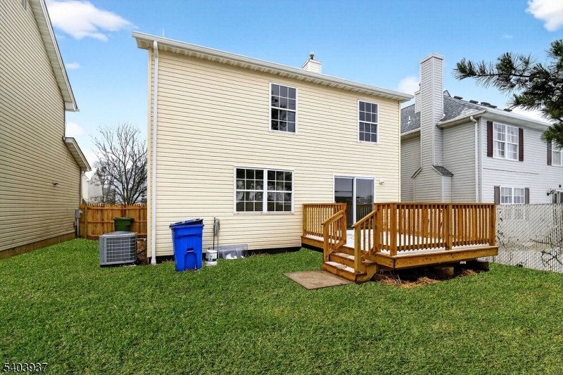 63 Scarlet Dr