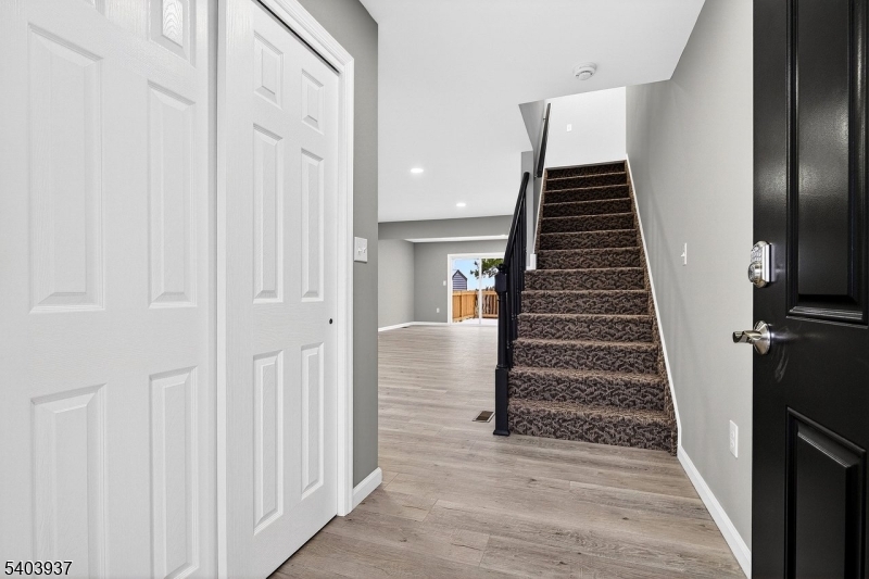 63 Scarlet Dr
