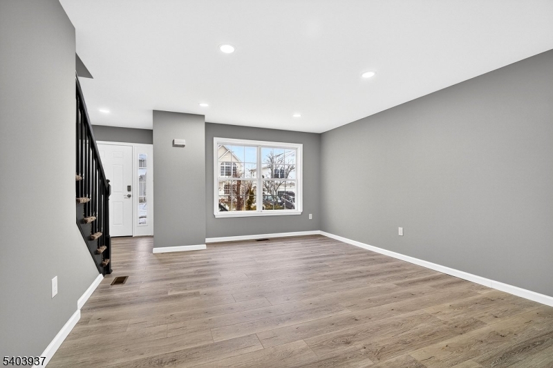 63 Scarlet Dr