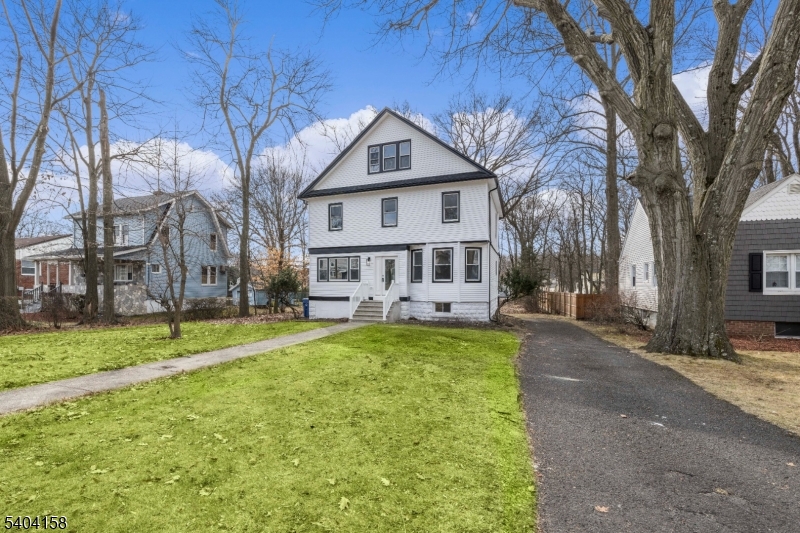 384 W PALISADE AVE