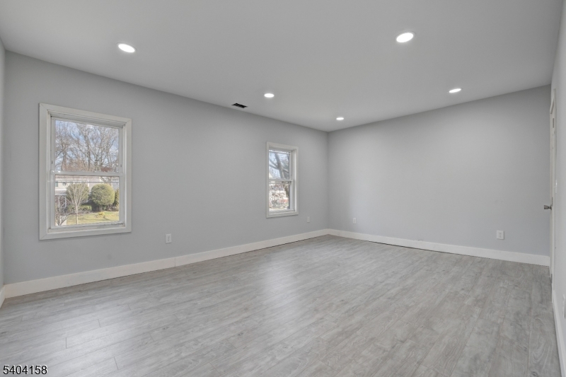384 W PALISADE AVE