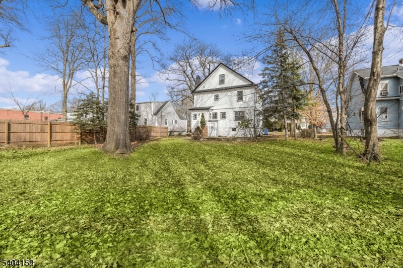 384 W PALISADE AVE