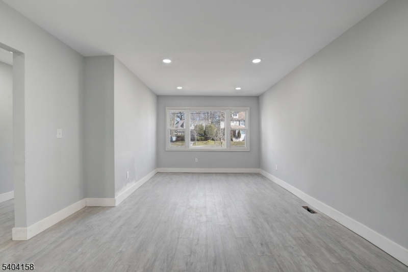384 W PALISADE AVE
