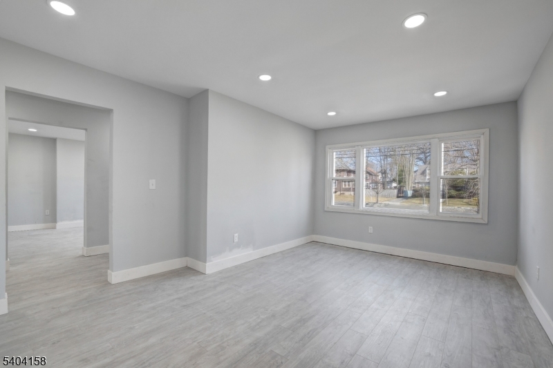 384 W PALISADE AVE