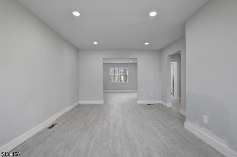384 W PALISADE AVE