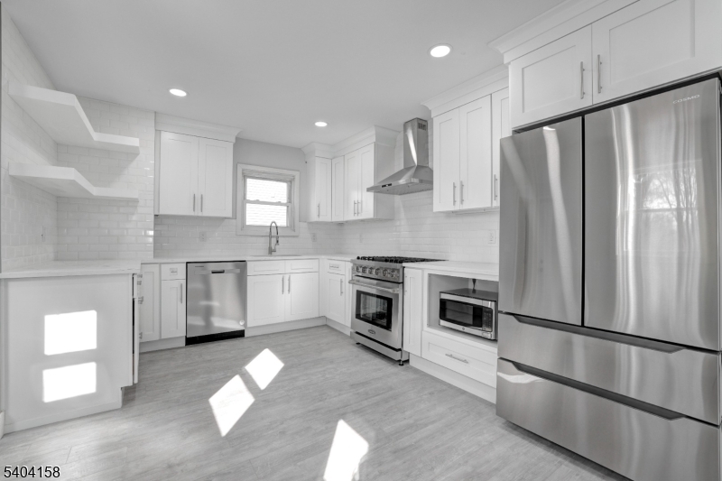 384 W PALISADE AVE