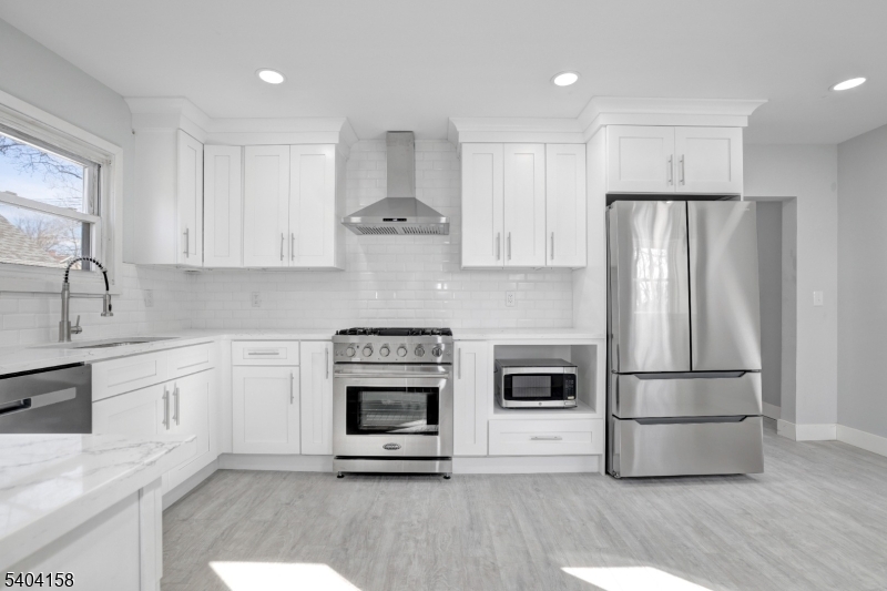 384 W PALISADE AVE