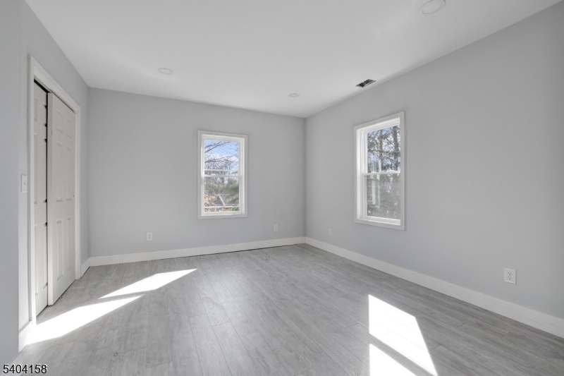 384 W PALISADE AVE