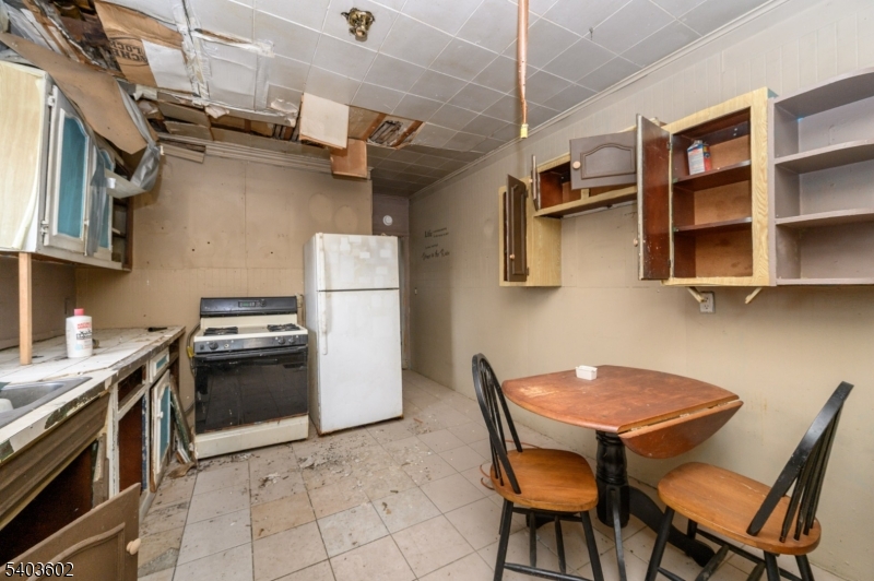 368 Thomas St
