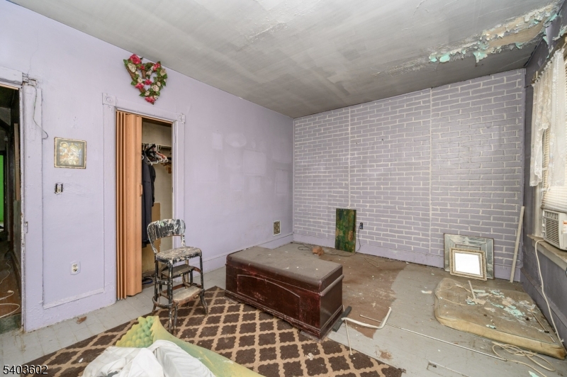 368 Thomas St