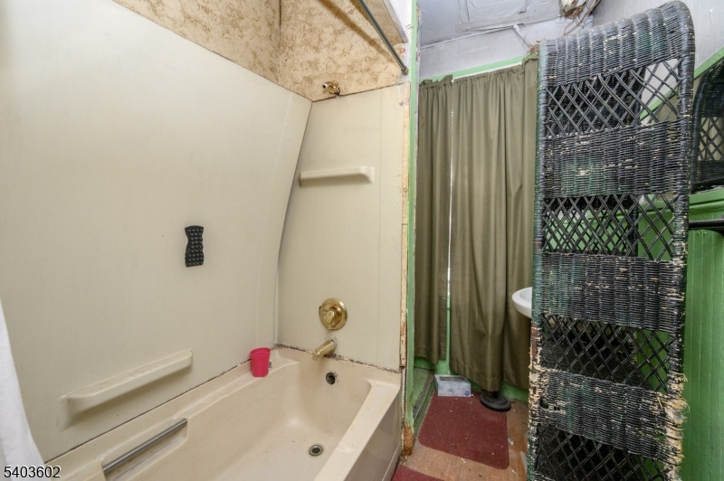 368 Thomas St