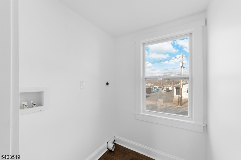 15 W Main St