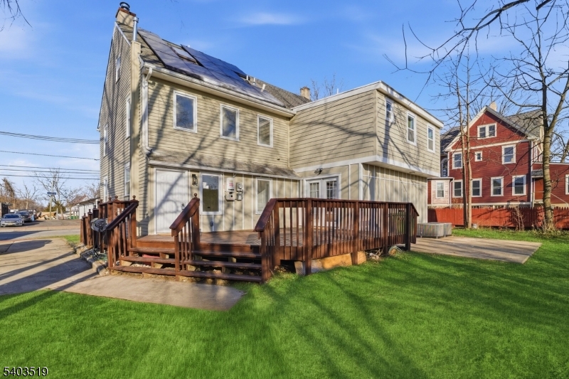 15 W Main St