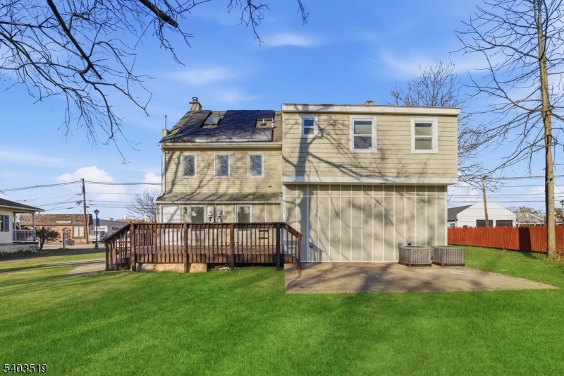 15 W Main St