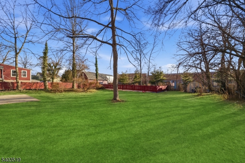 15 W Main St