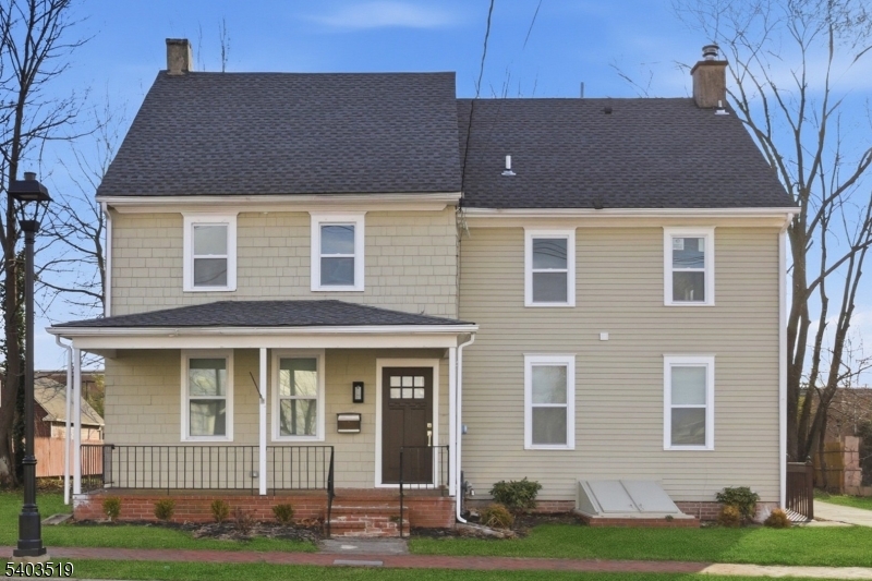 15 W Main St