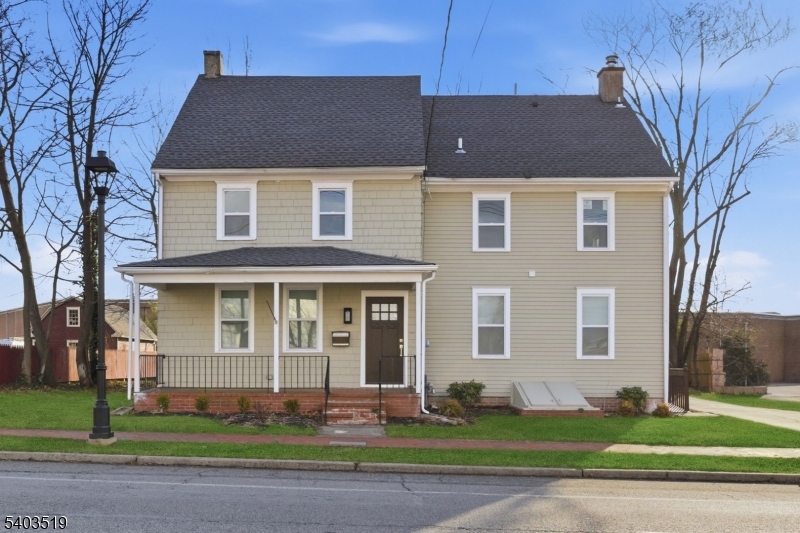 15 W Main St