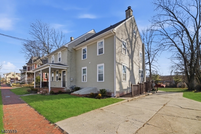 15 W Main St