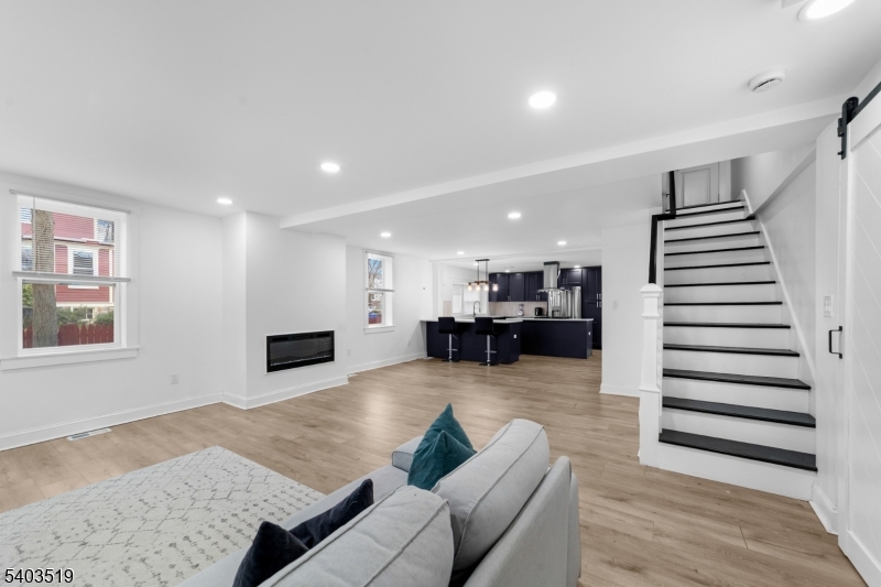 15 W Main St