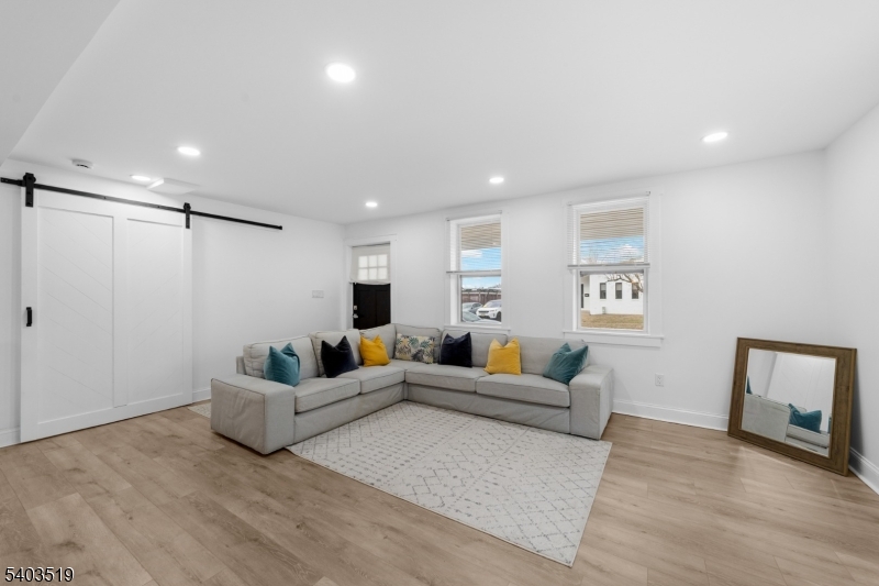 15 W Main St