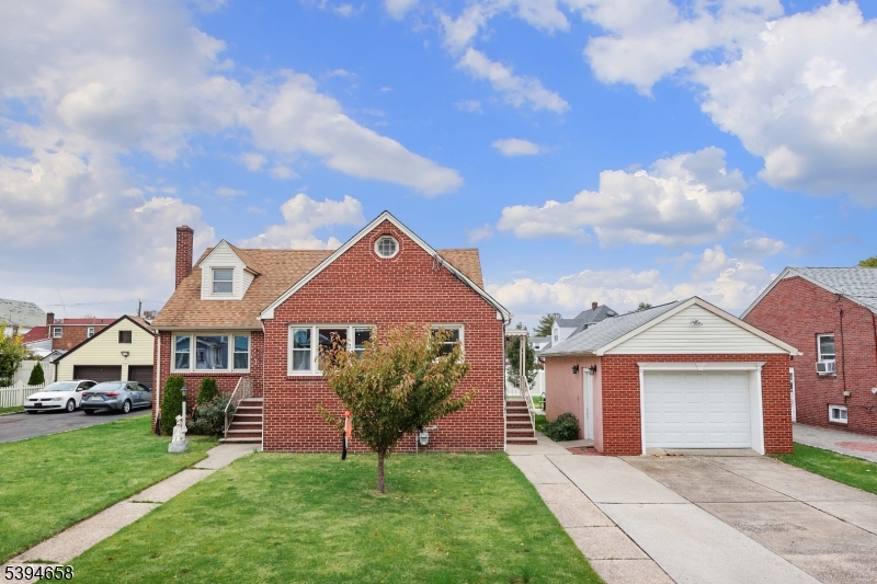 825 Dennis Pl