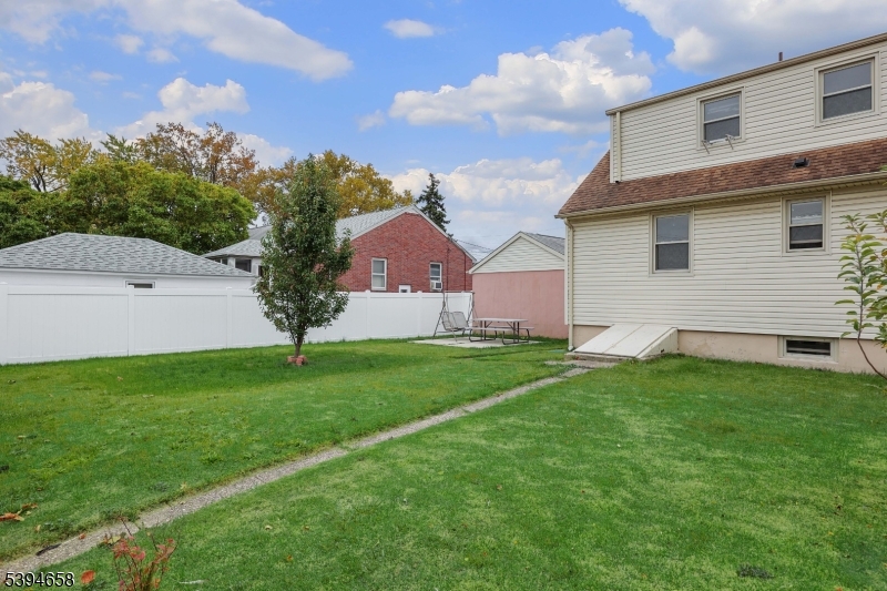 825 Dennis Pl
