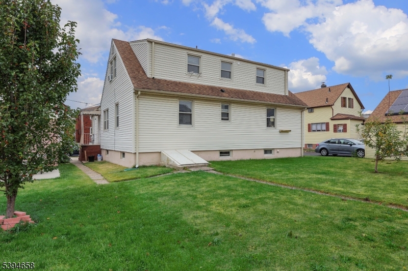 825 Dennis Pl