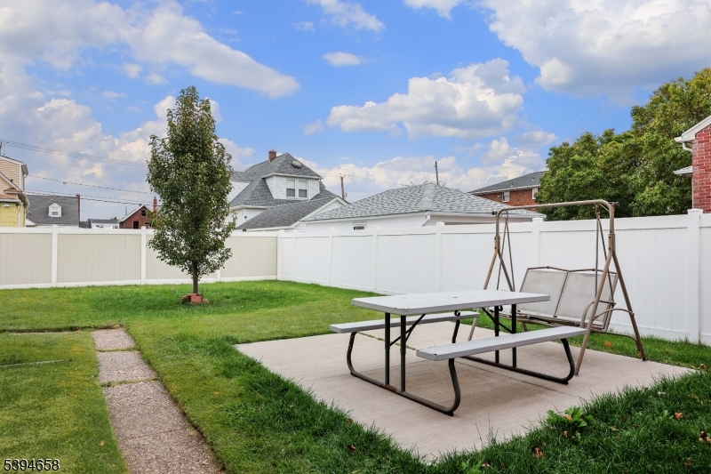 825 Dennis Pl