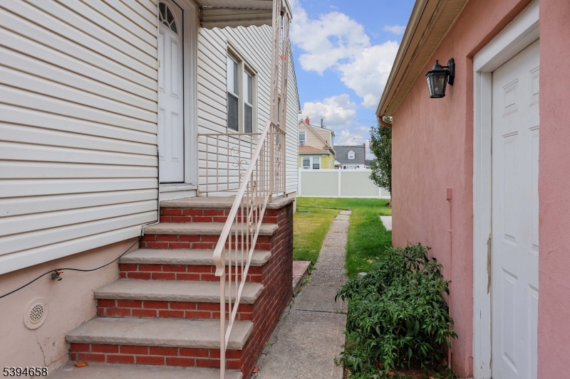 825 Dennis Pl