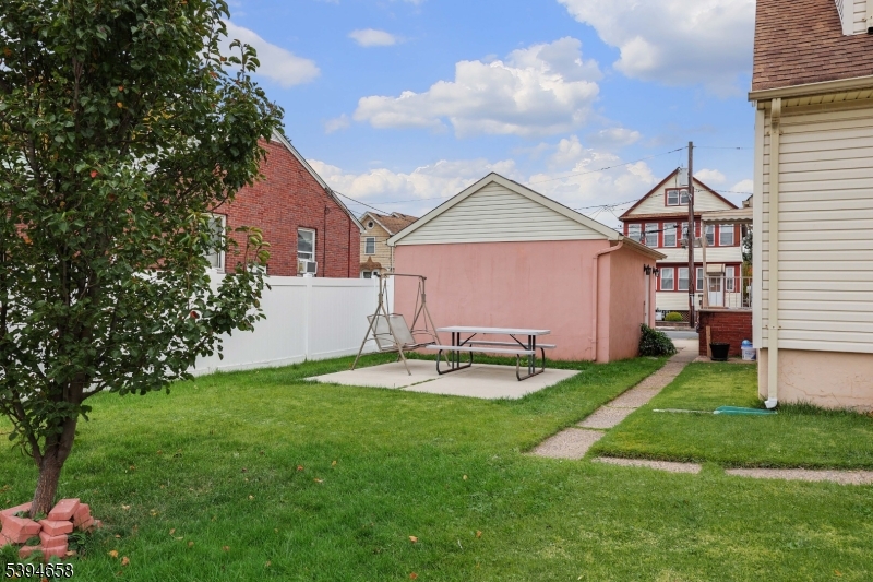 825 Dennis Pl