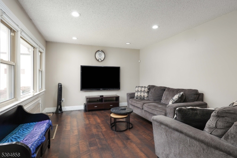825 Dennis Pl