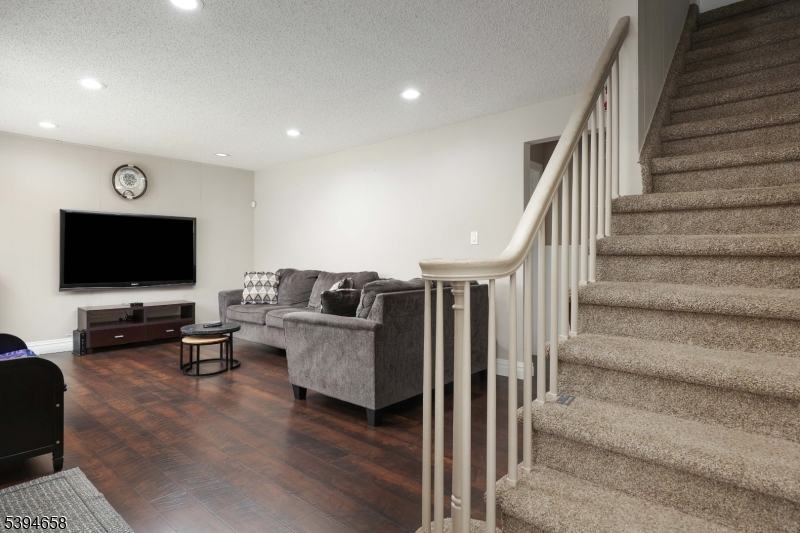 825 Dennis Pl