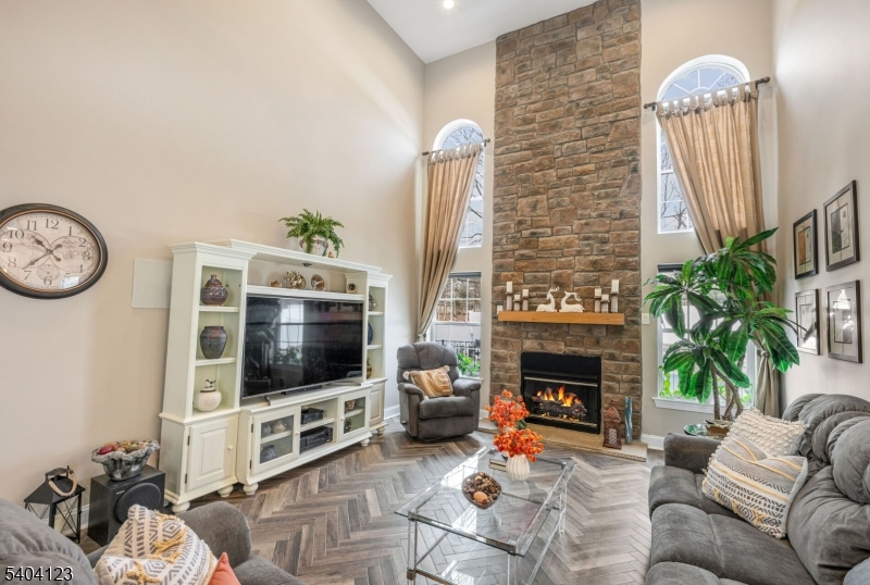 7 WINDING RIDGE ROAD