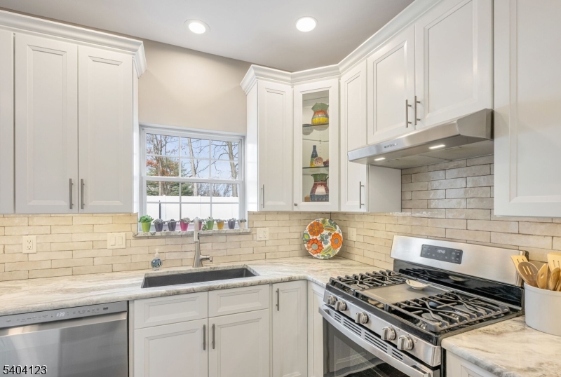 7 WINDING RIDGE ROAD