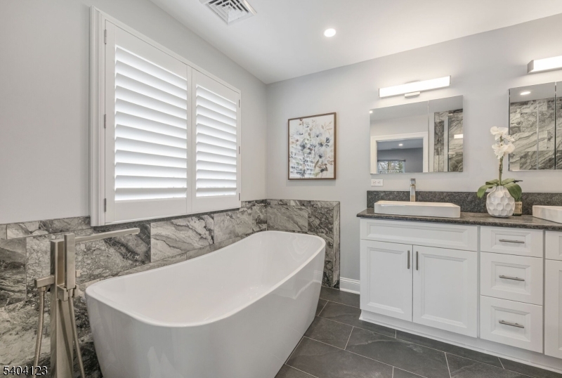 7 WINDING RIDGE ROAD